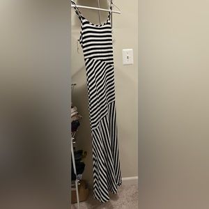 NWT Monteau Maxi Dress size small